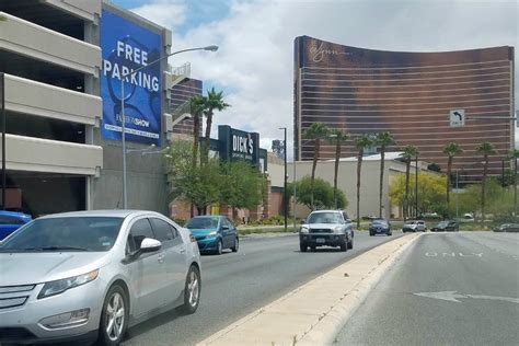 vegas strip casinos with free parking